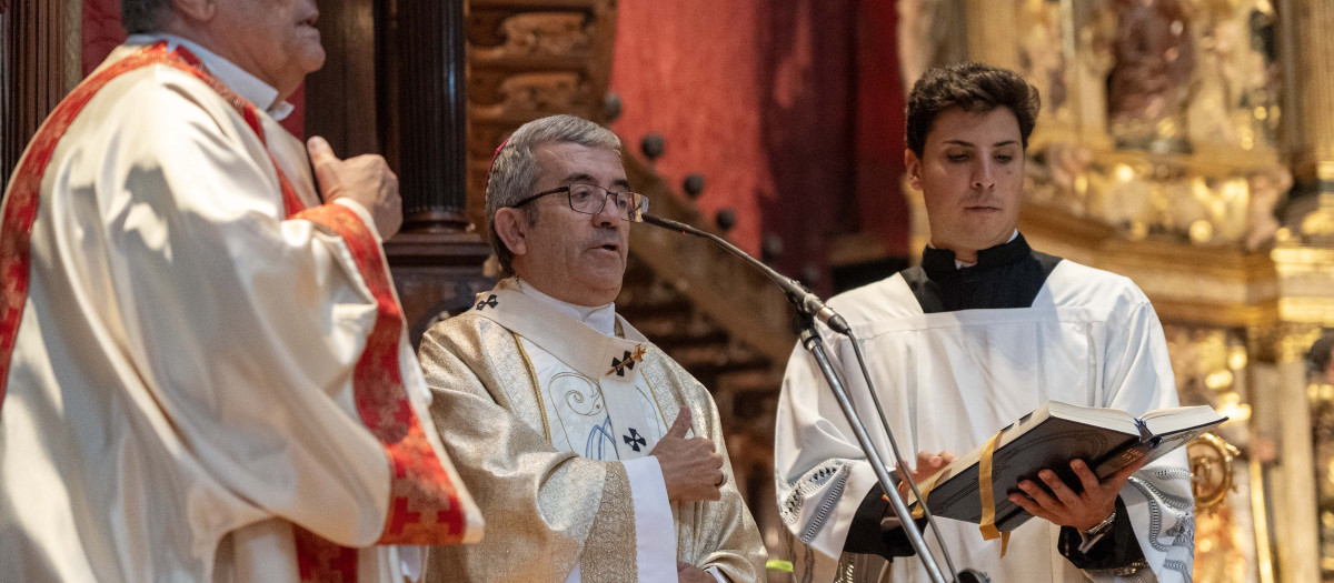 Argüello en la misa y procesión en honor a la Virgen de Nuestra Señora de San Lorenzo, este martes, en Valladolid