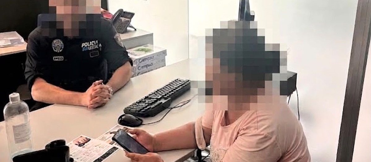 La detenida, en dependencias policiales.

REMITIDA / HANDOUT por POLICÍA LOCAL DE PALMA
Fotografía remitida a medios de comunicación exclusivamente para ilustrar la noticia a la que hace referencia la imagen, y citando la procedencia de la imagen en la firma
08/9/2026