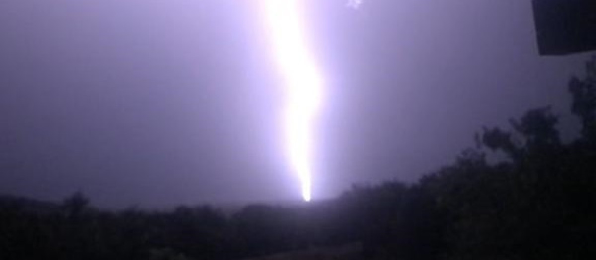 Imagen de archivo de la caída de un rayo durante una tormenta en la Comunidad Valenciana