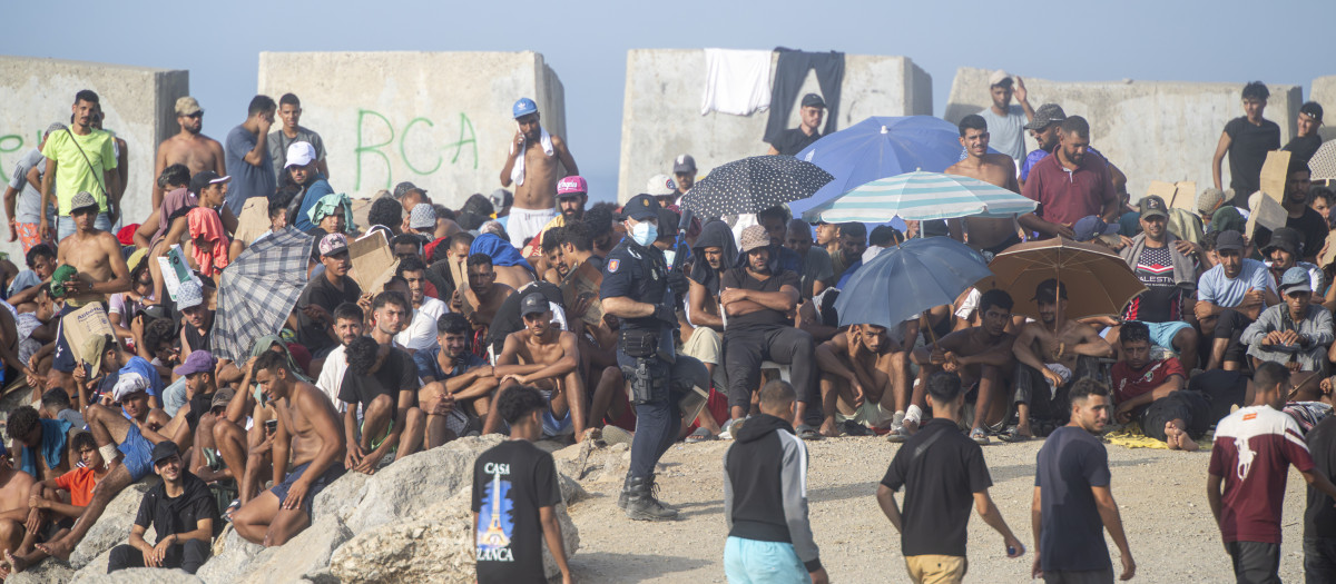 Imagen de un grupo de inmigrantes en Ceuta
