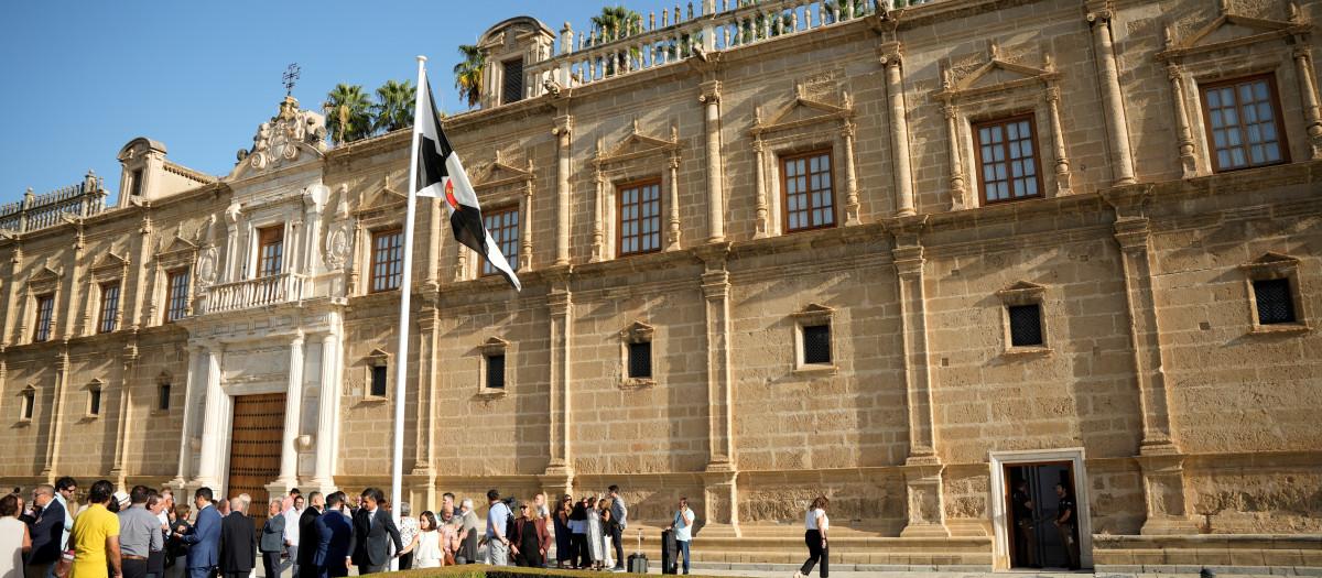 Izada de la bandera de Ceuta en el Parlamento de Andalucía (archivo)