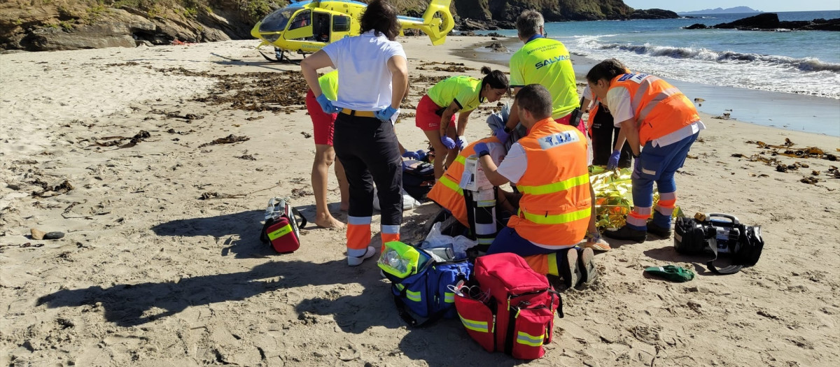 Evacuado en helicóptero tras ser rescatado del agua en Sangenjo

REMITIDA / HANDOUT por CONCELLO DE SANXENXO
Fotografía remitida a medios de comunicación exclusivamente para ilustrar la noticia a la que hace referencia la imagen, y citando la procedencia de la imagen en la firma
09/9/2026