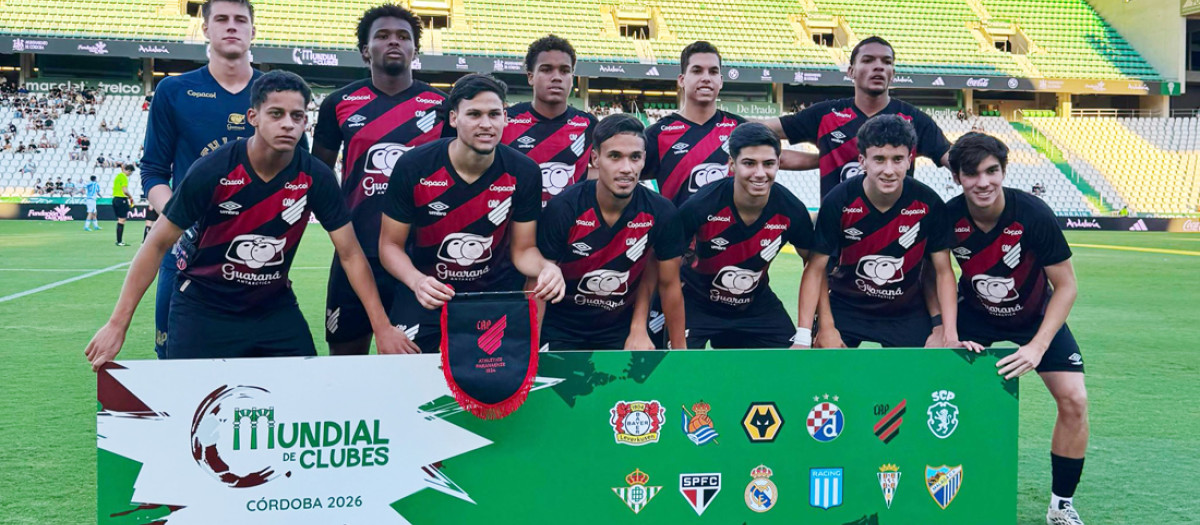 El Athletico Paranaense formando en El Arcángel