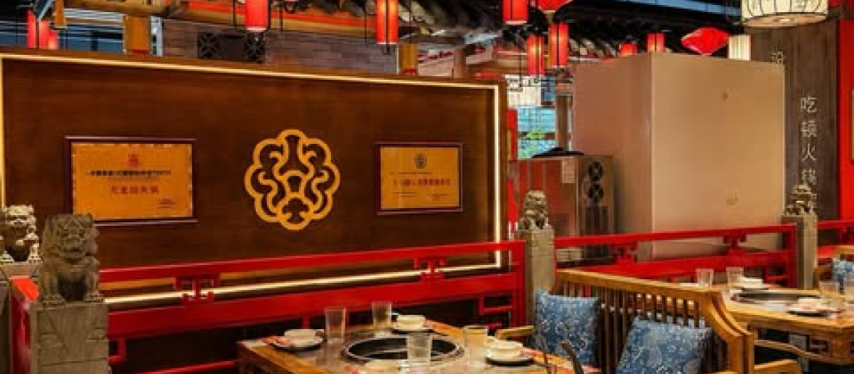 Interior del restaurante oriental elegido para rodar la última temporada de la serie 'Clanes'
