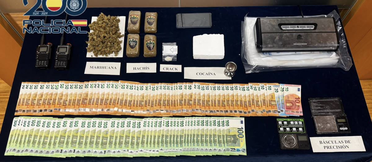 Tres narcopisos, 8.000 euros y casi un kilo de droga: así ha caído una red de narcotráfico en Vigo