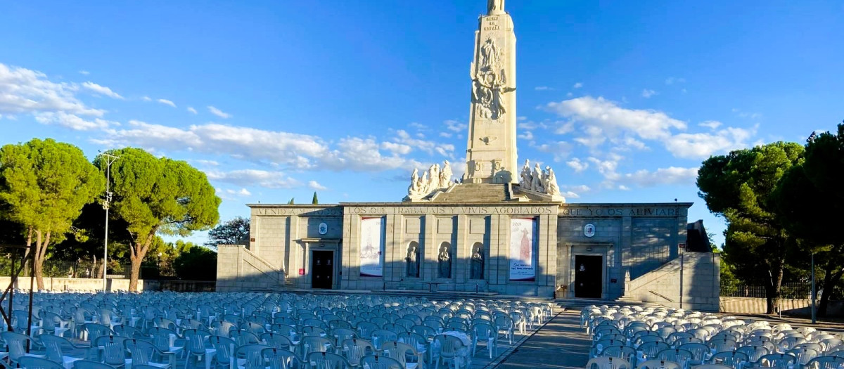 El Cerro de los Ángeles, convertido en una inmensa sala de cine