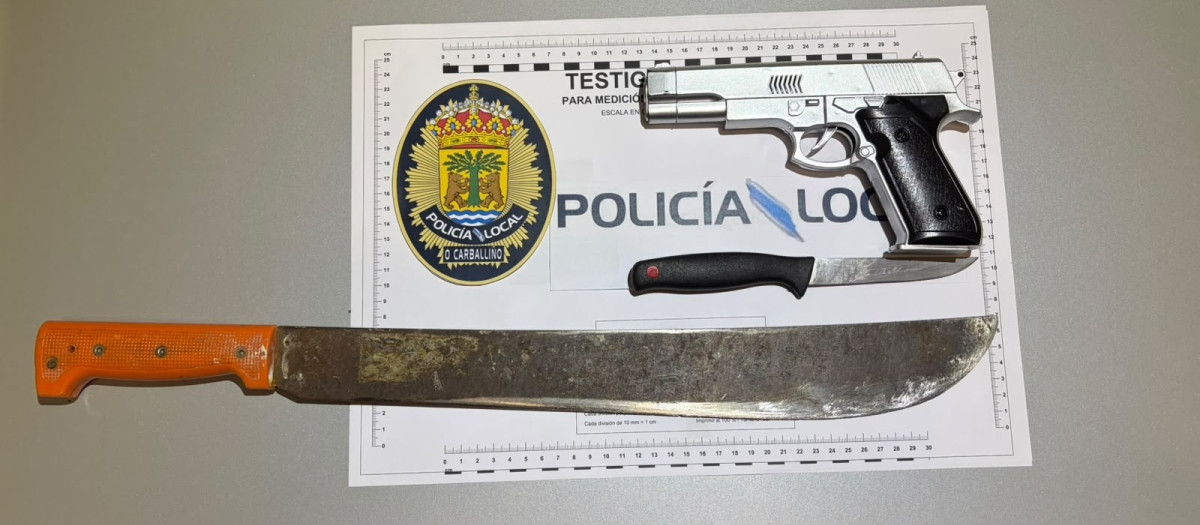 Intervenidos un machete, un cuchillo y una pistola simulada tras un aviso por personas armadas en O Carballiño (Ourense)

REMITIDA / HANDOUT por POLICÍA LOCAL O CARBALLIÑO
Fotografía remitida a medios de comunicación exclusivamente para ilustrar la noticia a la que hace referencia la imagen, y citando la procedencia de la imagen en la firma
10/9/2026