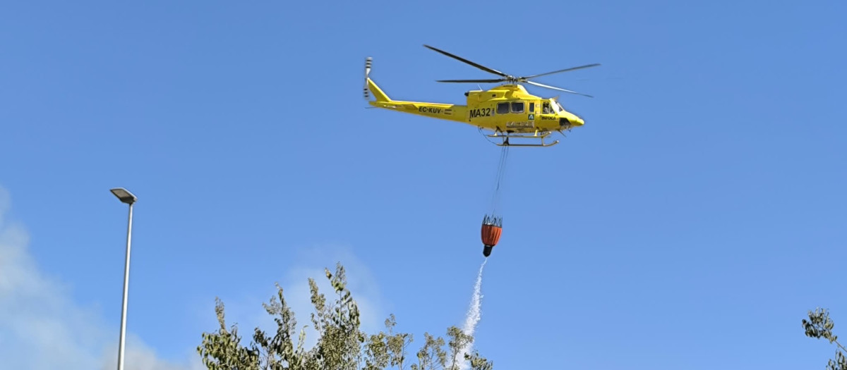 Medios  aéreos en el incendio de Solanas
