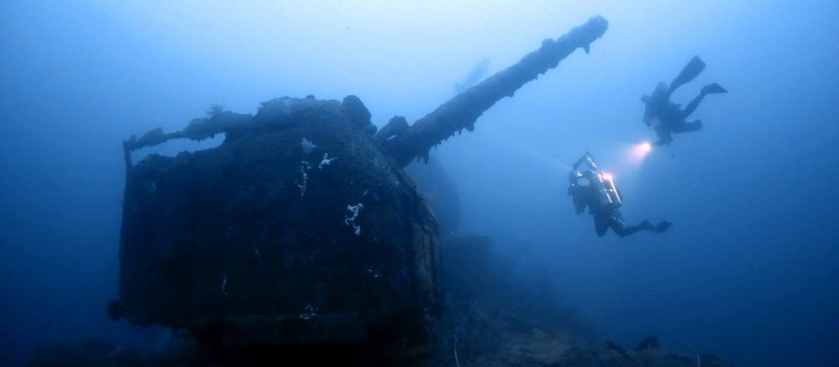 Pecio del destructor USS Aaron Ward bajo las aguas de Guadalcanal