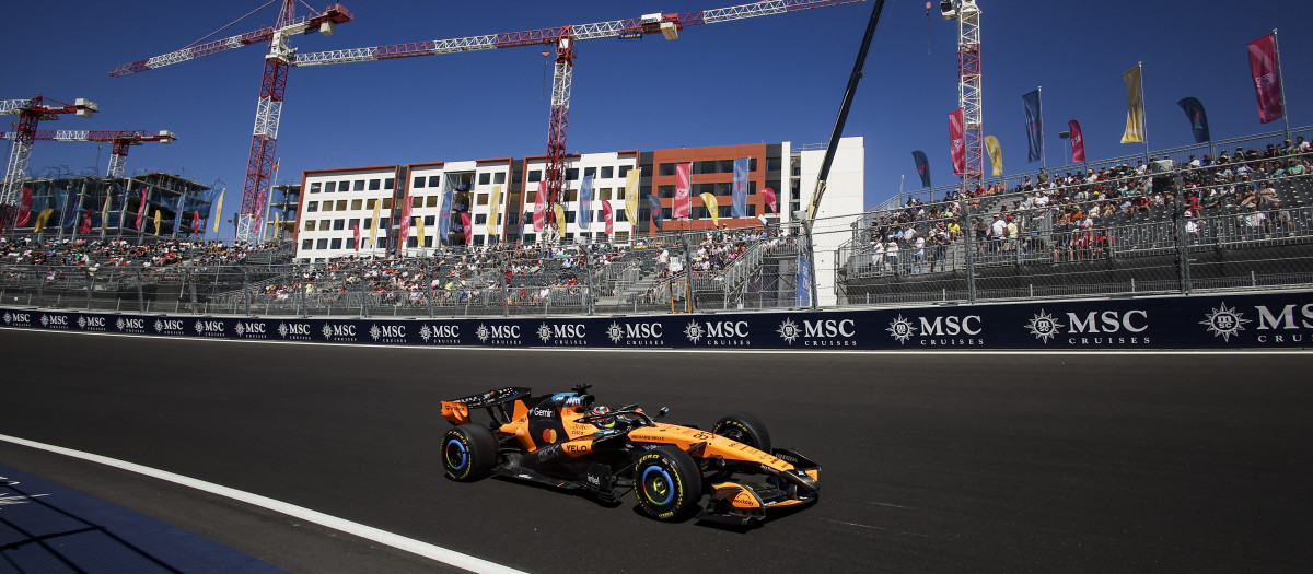 Oscar Piastri pilota el Mclaren en Madring