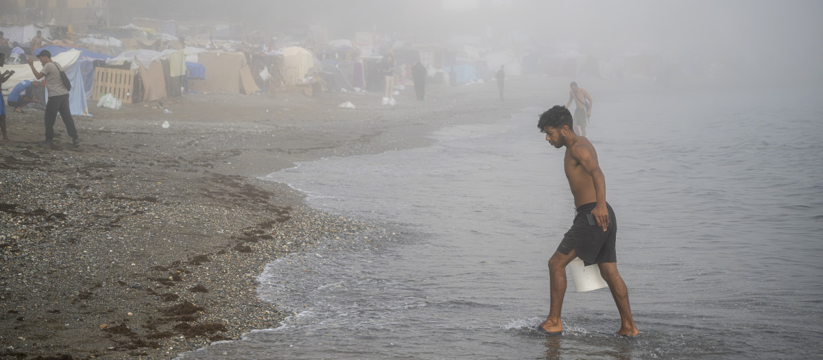 Asentamientos en la playa del Trampolín, en Ceuta