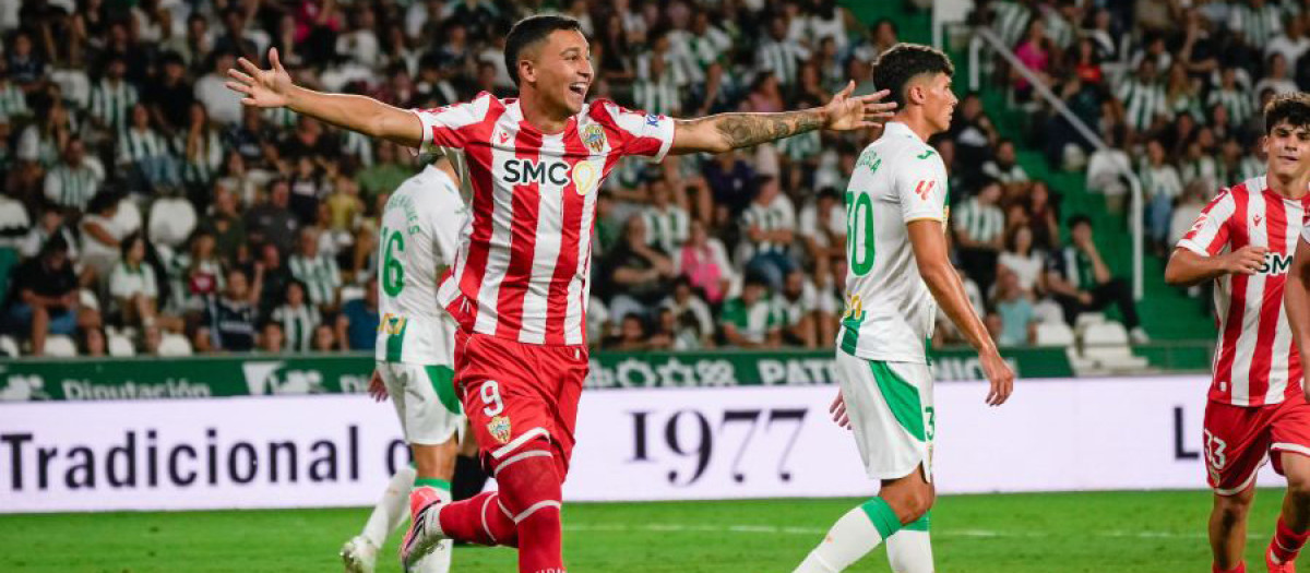 Thalys celebra el segundo gol del Almería en El Arcángel