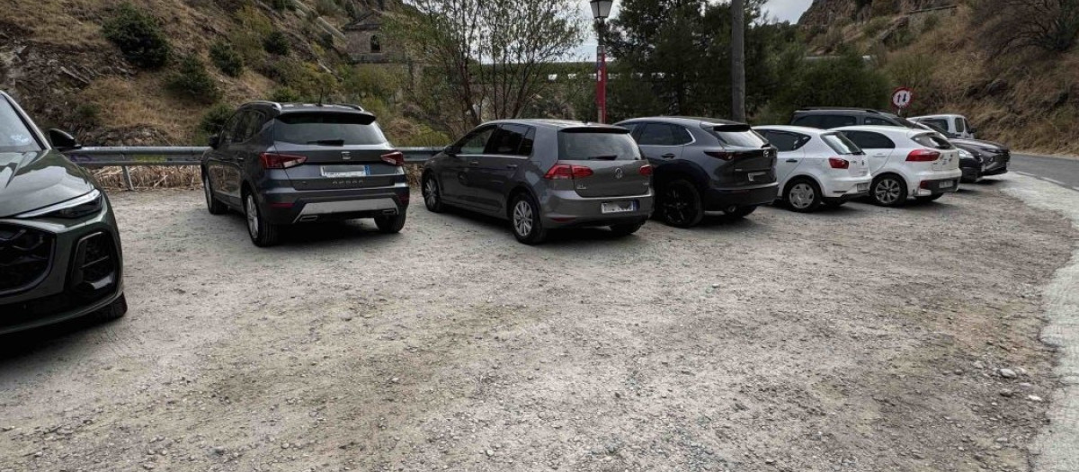 Aparcar en mitad del campo es sancionable