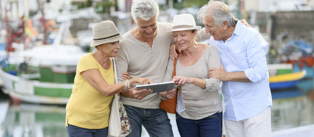 Mayores de 65 años viajando