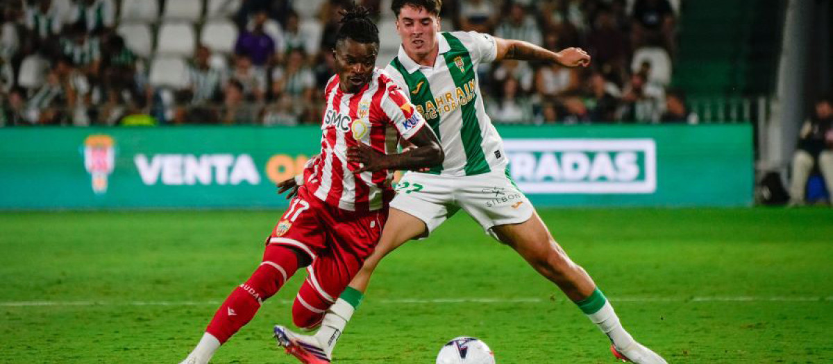 Egoitz tratando de tapar a Cipenga