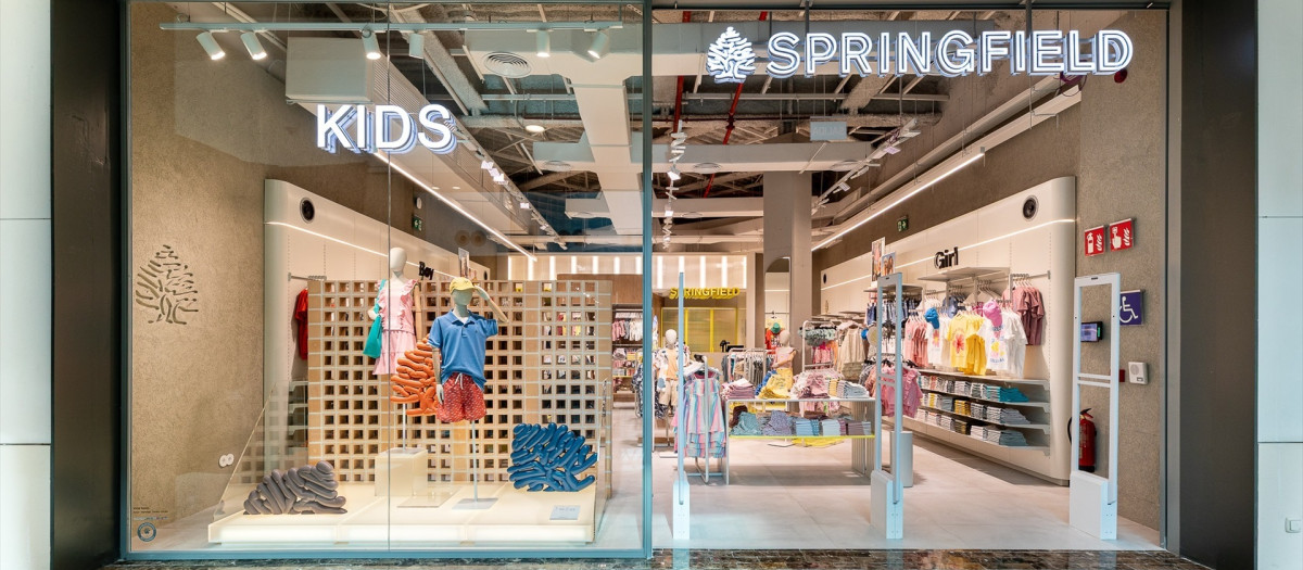 Tienda de Springfield perteneciente al grupo.