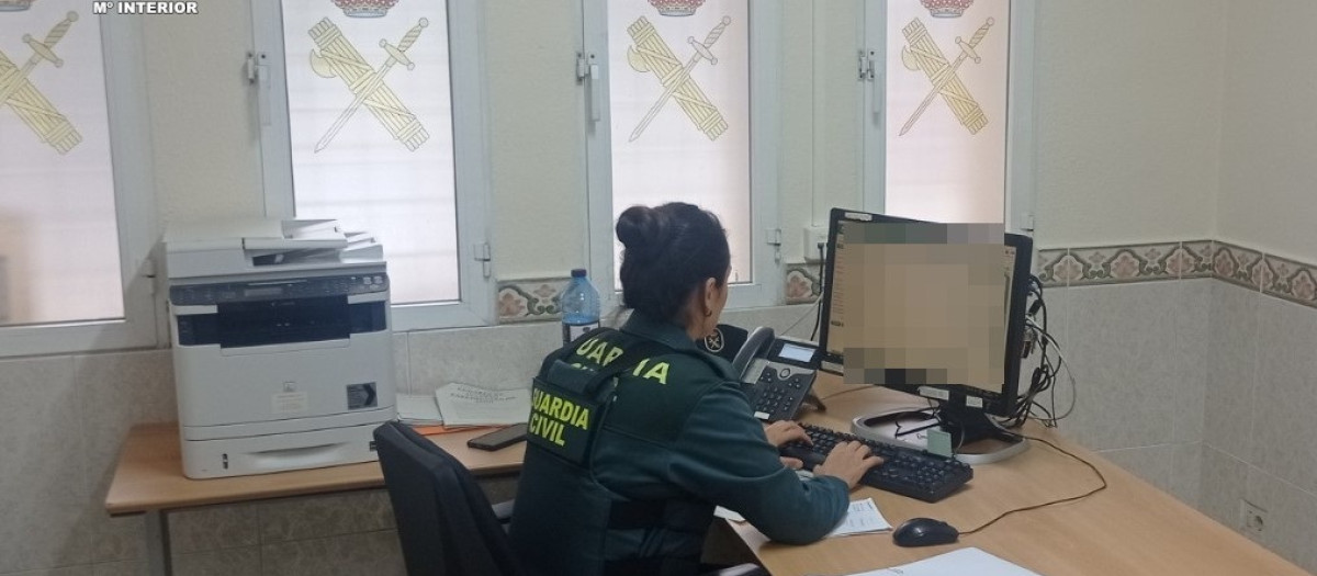 Imagen de una agente de la Guardia Civil