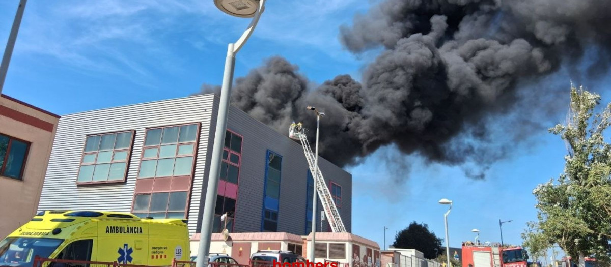 Incendio en una nave en Mataró