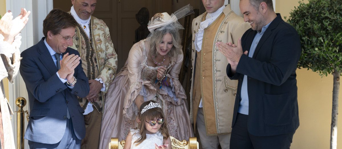 Almeida nombra princesa a Ely junto, al mago Jorge Blass y sus padres