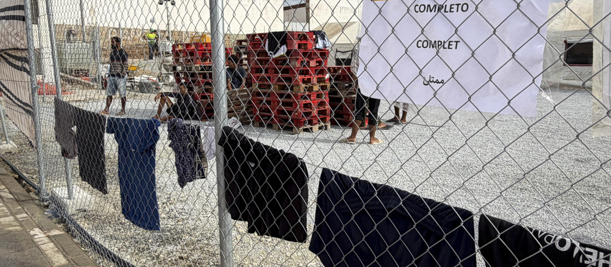 Campamento instalado en Ceuta para acoger a algunos de los inmigrantes que entraron el pasado 30 de julio