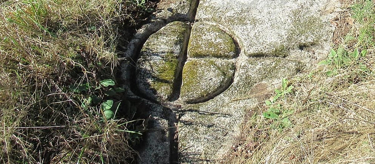 Galicia guarda un petroglifo único en Europa: representa el fondo de una antigua cabaña