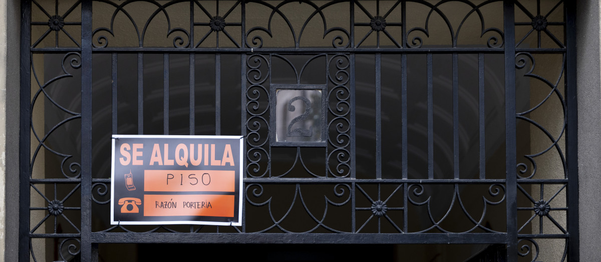 Un cartel de 'Se alquila'