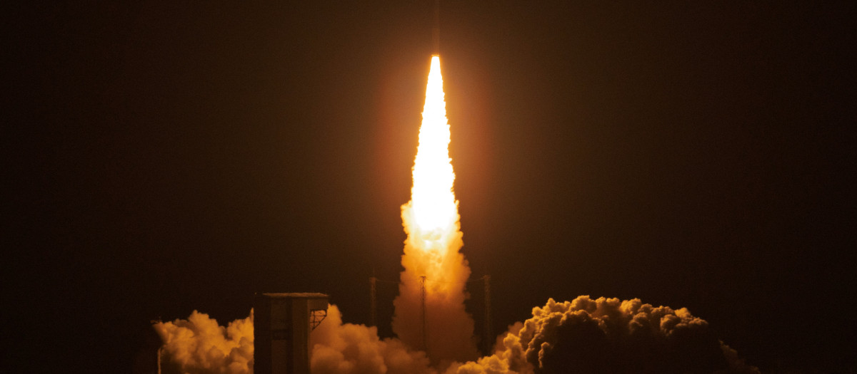 Un cohete Vega-C que transporta los satélites europeos FLEX y Sentinel-3C