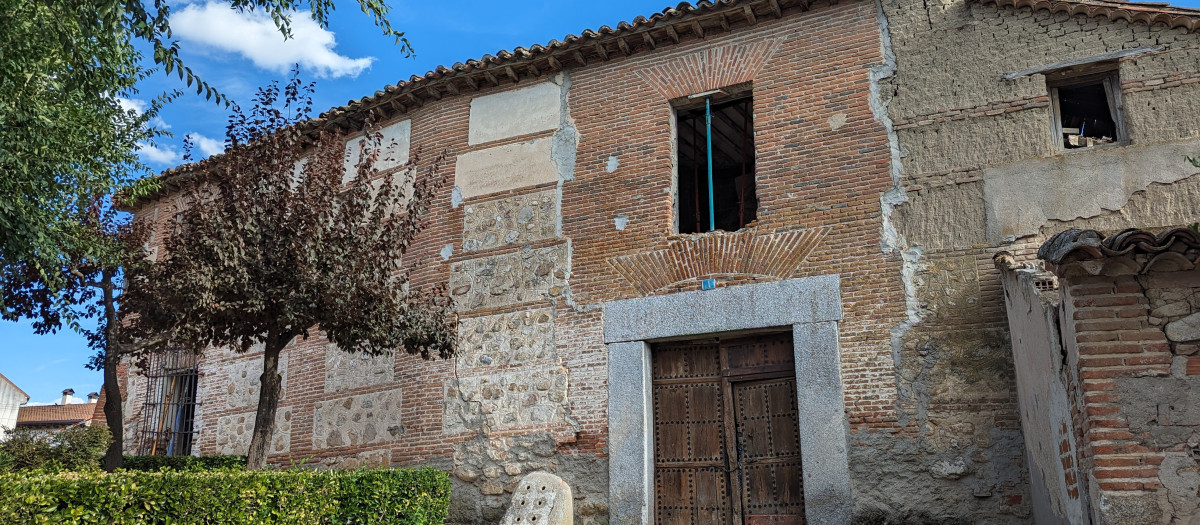 Fachada del Hospital de Pobres y Viandantes en el municipio de Villamanta