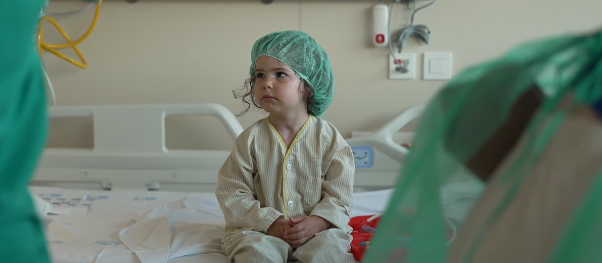 El Hospital 12 de Octubre logra que una niña con un único pulmón y tres malformaciones sople las velas por primera vez