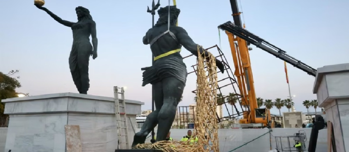 Venus y Neptuno, las eculturas de la polémica, podrían seguir en el puerto