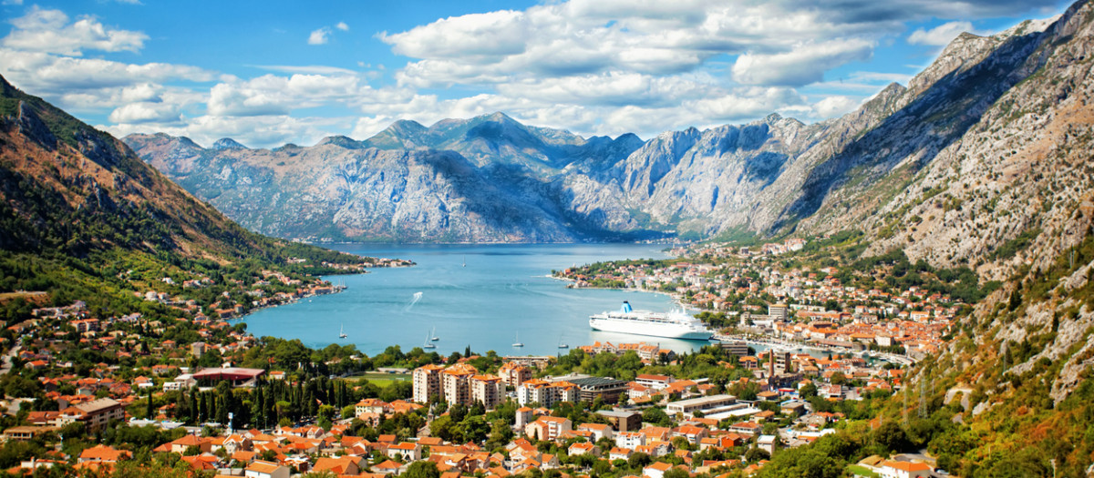 Kotor (Montenegro) en un hermoso día de verano