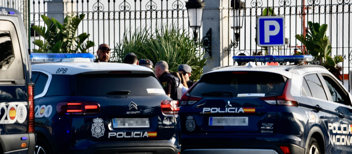 Agentes de Policía Nacional en el Puerto de Ceuta