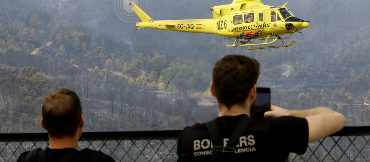 Imagen del incendio forestal de Tuéjar tomada este miércoles