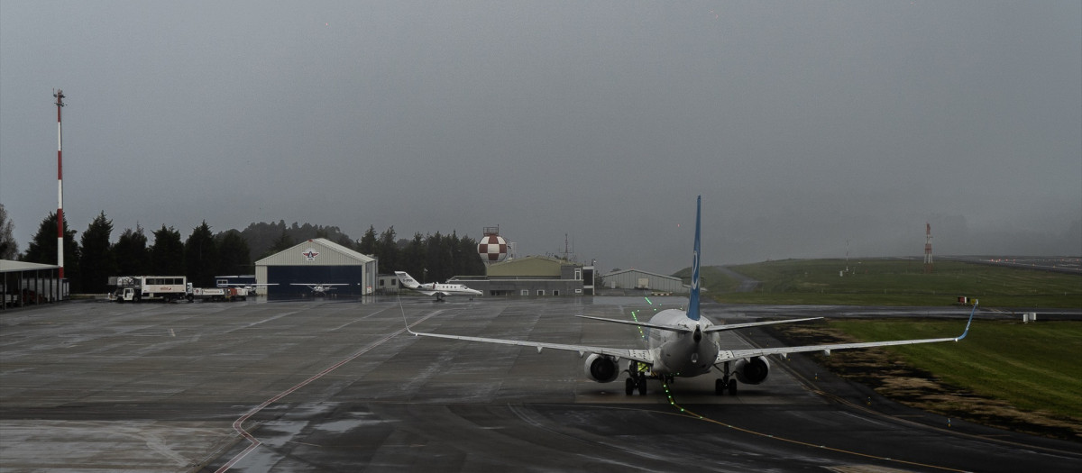 Un avión de la compañía Air Europa, a su llegada al Aeropuerto de Alvedro