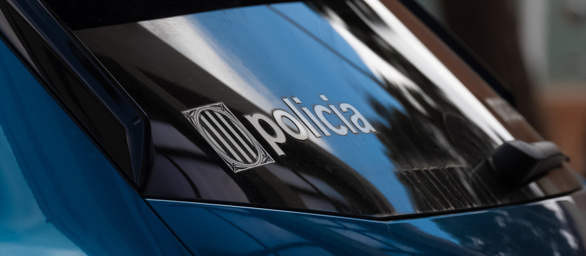 (Foto de ARCHIVO)
Un vehículo de los Mossos d’Esquadra, a 16 de julio de 2024, en Barcelona, Catalunya (España). Los Mossos d’Esquadra es la policía autonómica de Cataluña, siendo parte de las fuerzas y cuerpos de seguridad, refundada como cuerpo policial con competencias de policía integral. Algunas de sus funciones son la seguridad ciudadana y orden público, previniendo y neutralizando las situaciones de riesgo para las personas y los bienes.

David Zorrakino / Europa Press
16/7/2024