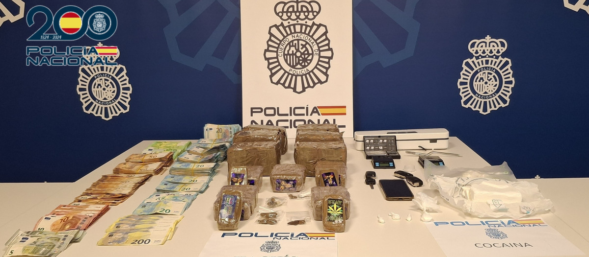 Punto de venta de droga desarticulado en el barrio de O Couto, en Orense

REMITIDA / HANDOUT por POLICÍA NACIONAL
Fotografía remitida a medios de comunicación exclusivamente para ilustrar la noticia a la que hace referencia la imagen, y citando la procedencia de la imagen en la firma
16/9/2026