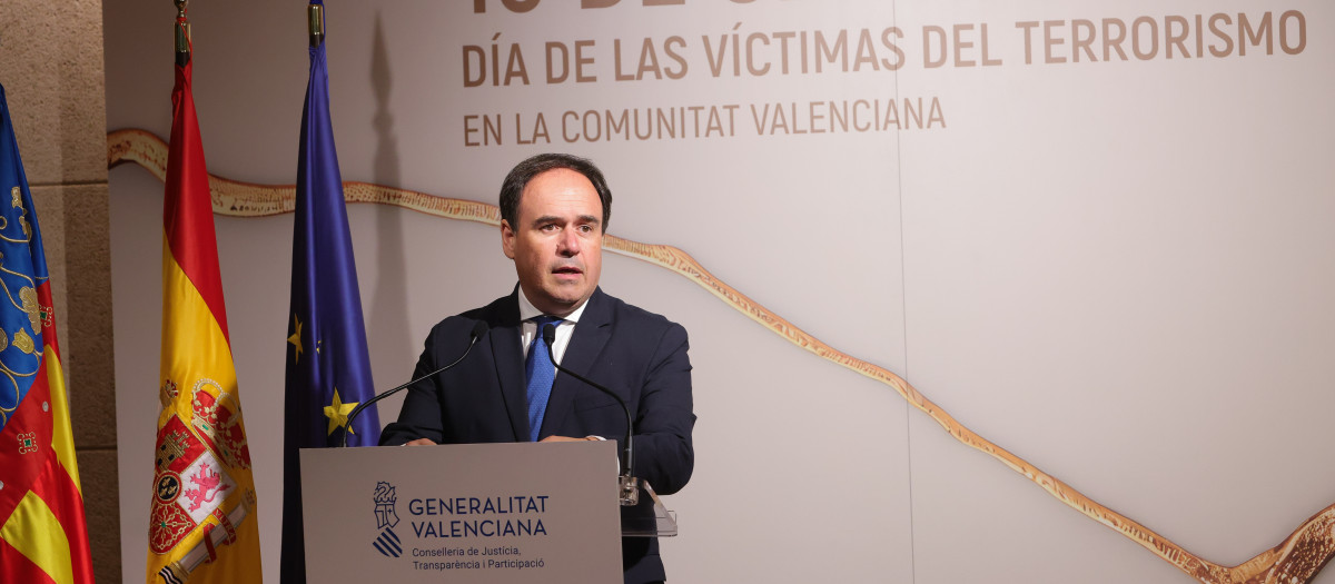 El presidente de la Generalitat Valenciana, Juanfran Pérez Llorca, en el Día de las Víctimas del Terrorismo celebrado en Muchamiel (Alicante)