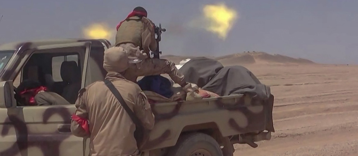Combatientes afiliados al Gobierno yemení respaldado por Arabia Saudí enfrentándose a las autoridades hutíes en la provincia de Al-Jawf e