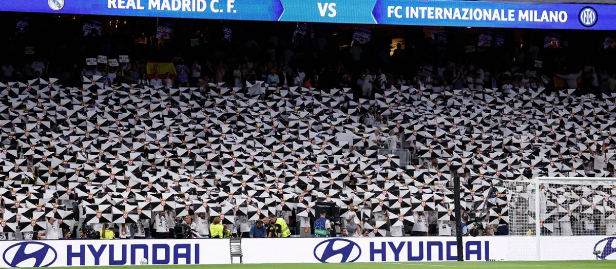 La Grada Fans rinde un homenaje a Ceuta antes del Real Madrid - Inter de Milán