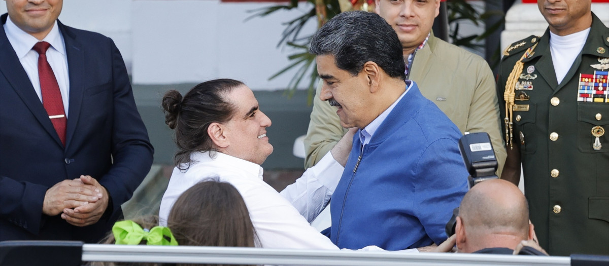 El exministro de Industrias y Producción Nacional de Venezuela, Alex Saab, y el dictador Nicolás Maduro en diciembre de 2023