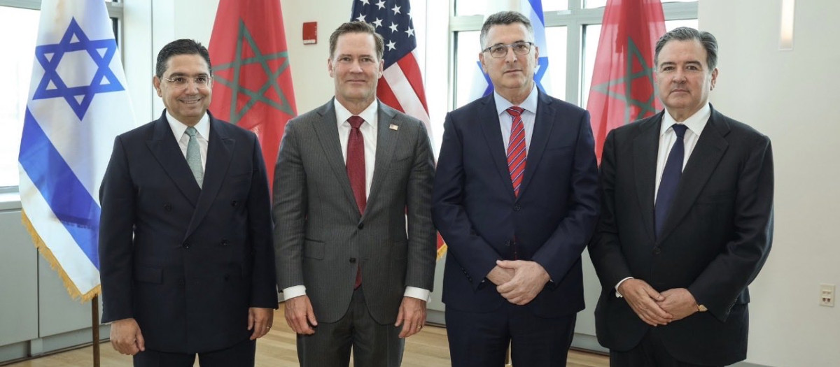 El ministro de Exteriores de Marruecos, Nasser Bourita, el embajador de EE.UU. ante la ONU, Mike Waltz, el ministro de Exteriores de Israel Gideon Sa'ar y el embajador de EE.UU. en Rabat Duke Buchan