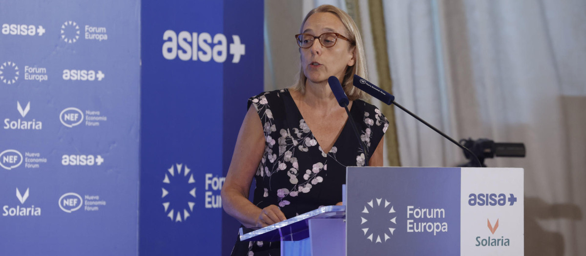 La presidenta de la Autoridad Independiente de Responsabilidad Fiscal (AIReF), Inés Olóndriz en el desayuno informativo organizado por el Forum Europa