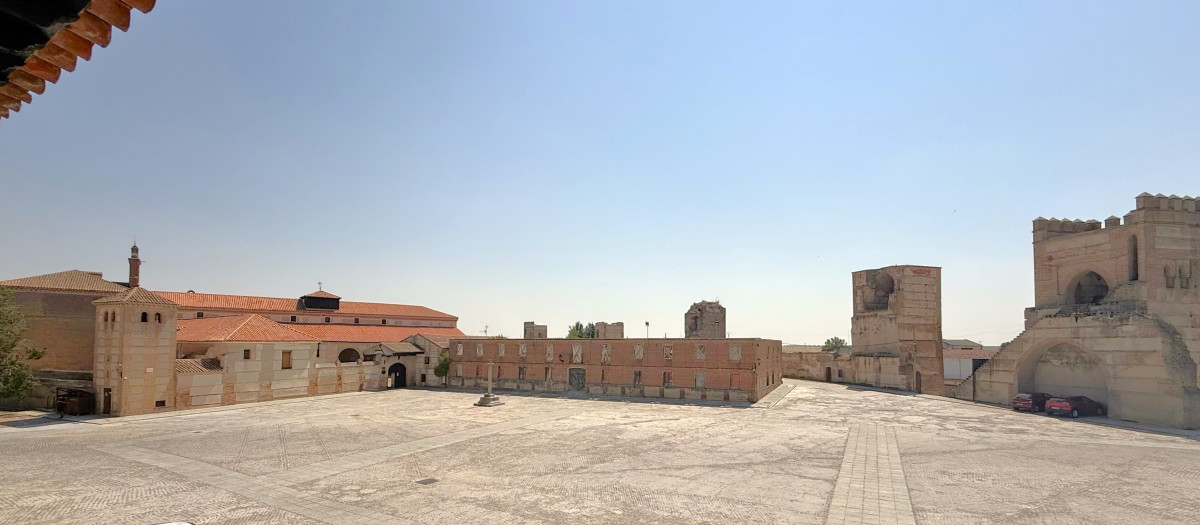 Plaza de Madrigal de las Altas Torres
