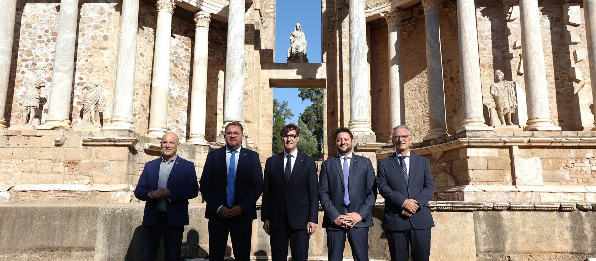 Autoridades participantes en la firma del convenio de colaboración entre las ciudades de Tarragona y Mérida