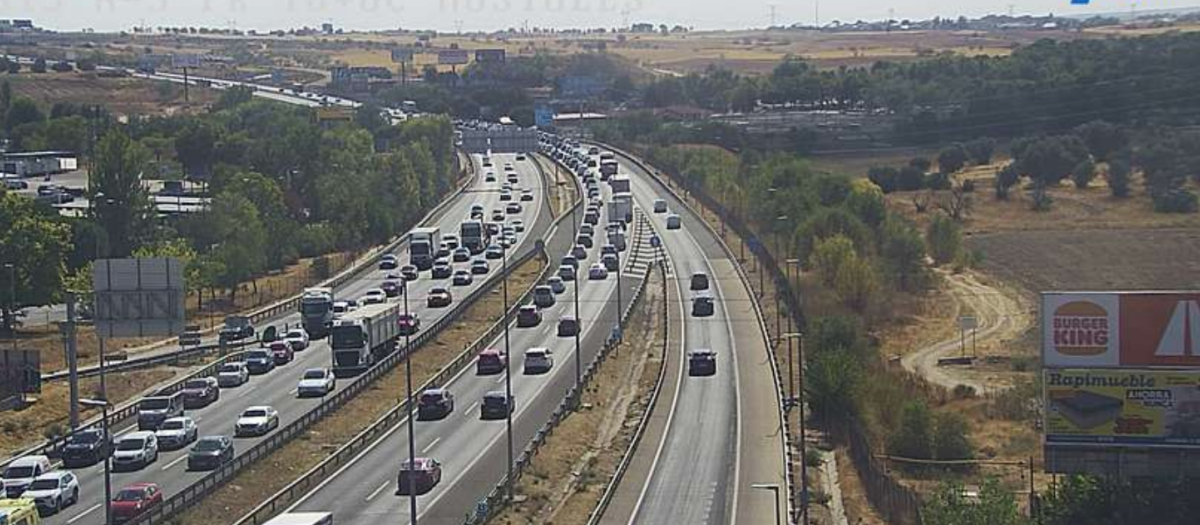 Un alcance corta el carril derecho de la A-5 y dificulta la salida de Madrid a la altura de Móstoles
