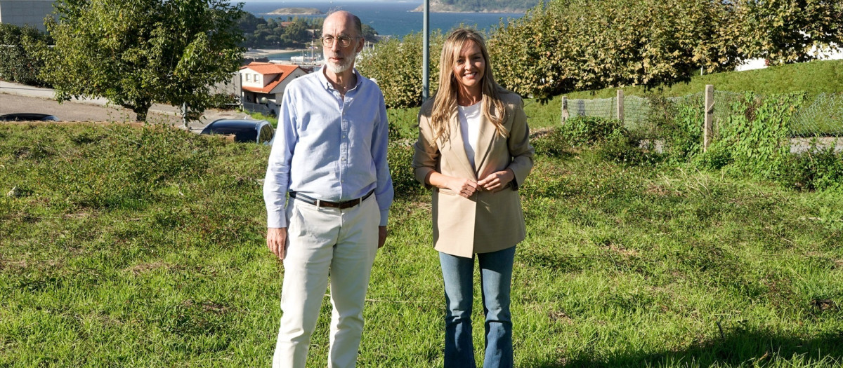 La conselleira de Política Social, acompañada del alcalde de Baiona, durante la visita.

XUNTA DE GALICIA / Europa Press
17/9/2026
