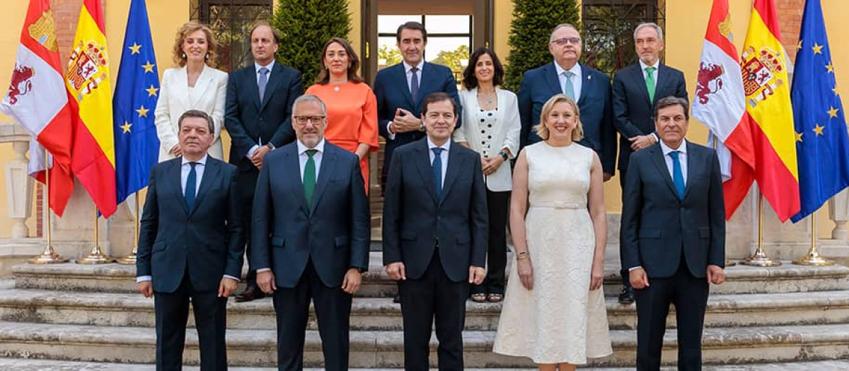 Foto de familia de los miembros del Gobierno de la Junta de Castilla y León