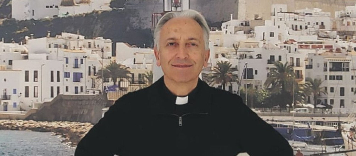El padre Fernando Cuevas es un sacerdote español del Opus Dei, de más de 70 años y oriundo de Ibiza