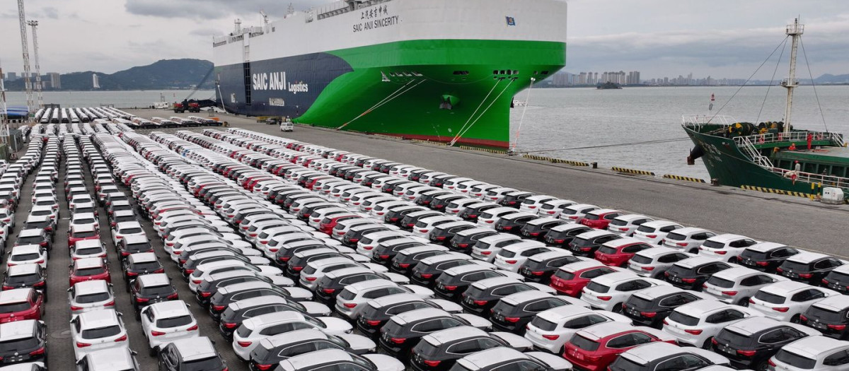 Miles de coches chinos llegan cada día a Europa en barco