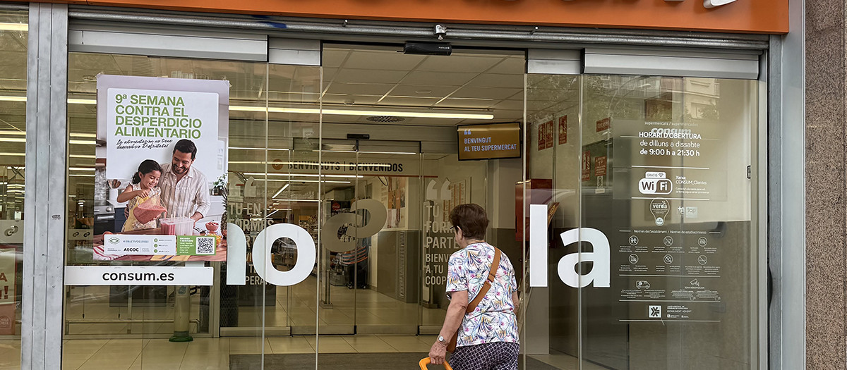 Imagen de un supermercado de Consum